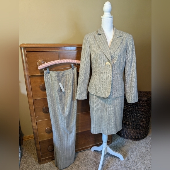 Signature by Larry Levine Jackets & Blazers - NWT ⭐ 3 Piece SIGNATURE Suit by Larry Levine Chic Gray Pinstripe